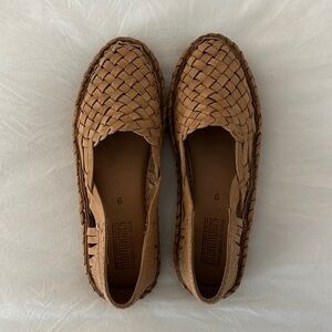 BRAND NEW MOHINDER Size 6 Woven Flat in